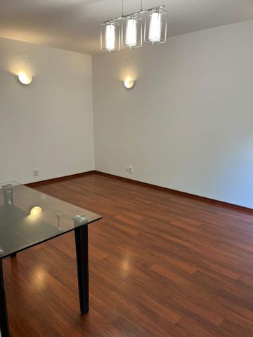 Trzy pokojowe ,z ogródkiem ,2 miejsca parkingowe 70 m² - Photo 2