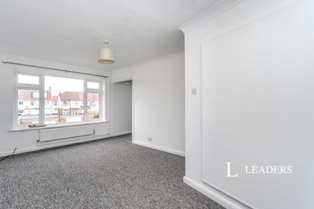 2 bedroom maisonette to rent Battery Close, Gosport, Hampshire, PO12 - Photo 2