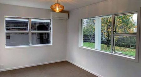 North facing, sunny 1BR Flat with covered carport - Photo 3