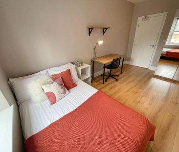 5 bedroom flat to rent - Photo 2