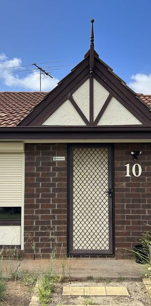 Raine & Horne are pleased to present this large 4 bedroom Family Home - Photo 1