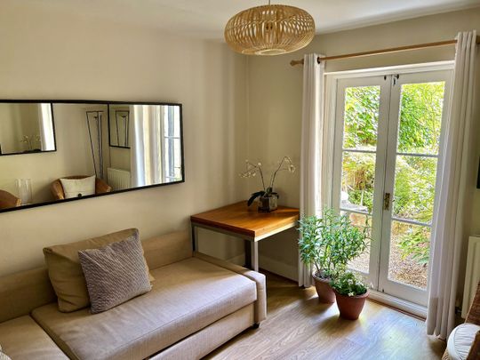 1 Bed Flat, Brackenbury Road, W6 - Photo 1