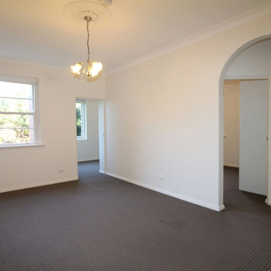 Sunny 2 bedroom unit in Art Deco Building - Photo 1