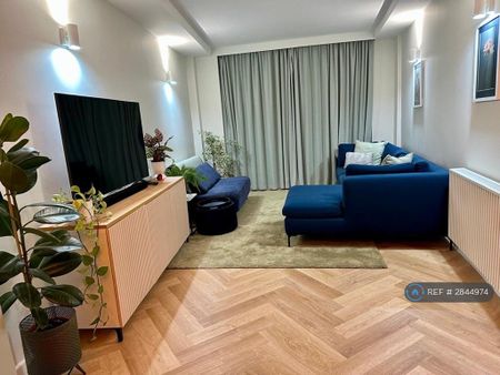 3 bedroom flat to rent - Photo 2