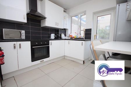 1 Bedroom Room in Flat Share To Rent - Photo 5