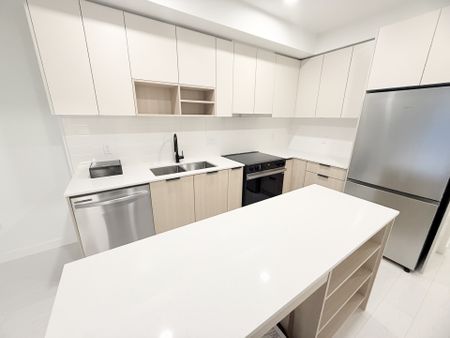 Bright and Spacious Jr Two Bedroom with Parking and Storage - Photo 3