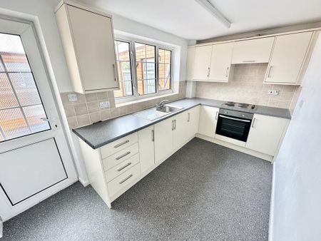 2 bedroom terraced house to rent - Photo 4