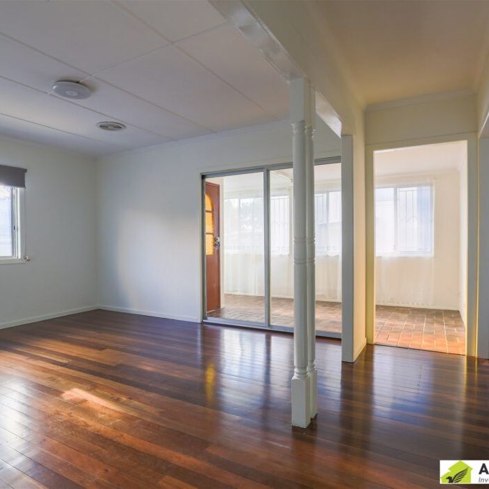 Spacious Home - Prime Location in Carina Heights - Photo 1