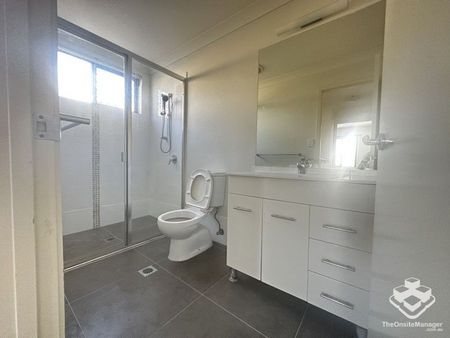 Best Location 3 bed townhouse in Calamvale - Photo 4