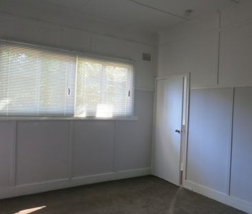 Cosy One-Bedroom Cottage living - Photo 5