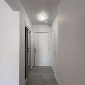 1 CH - 1 SDB - Saint-Laurent - $1,200 /mo - Photo 2