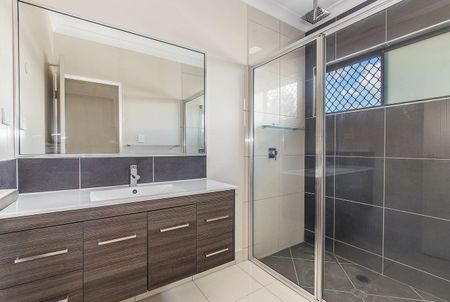 SPACIOUS FAMILY LIVING + MEDIA ROOM + SOLAR + NO REAR NEIGHBOURS - Photo 4