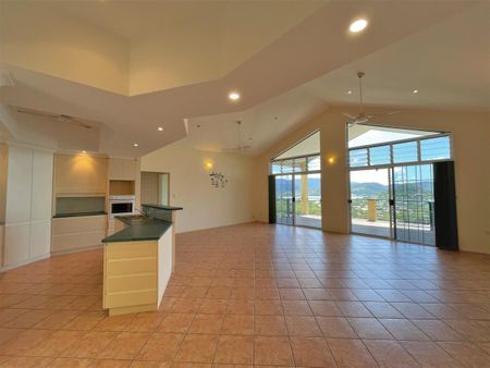 Oceanview Oasis in Cannonvale, Queensland - Photo 3