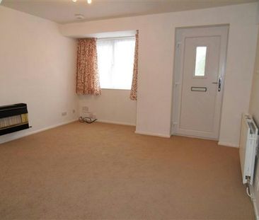 Terraced House to rent on - Photo 5