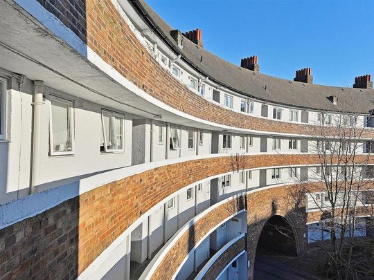 1 bedroom in a flat share to rent - Photo 1
