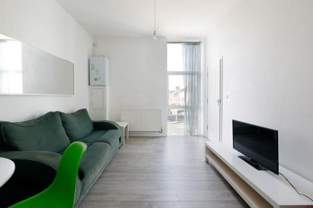 3 bedroom flat to rent - Photo 2