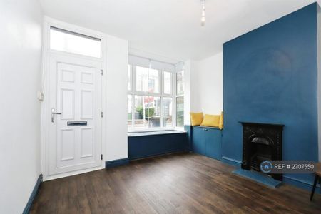2 bedroom terraced house to rent - Photo 2