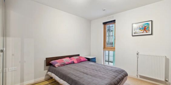 1 bedroom flat in London - Photo 3