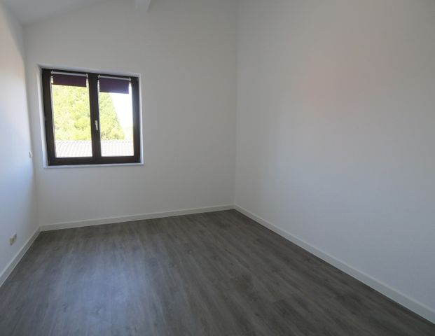 Frisch sanierte und architektonisch interessante 3-Zimmer Studiowohnung in Alsdorf Begau! - Photo 1