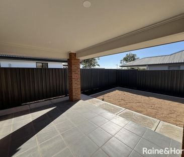 2 Cornwall Street, Munno Para Downs, SA 5115 - Photo 5