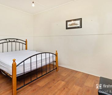 Fully Furnished Coastal Retreat – Short Term Lease Available - Photo 2