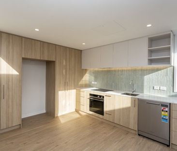 NEAR NEW spacious 2 bedroom townhouse in the city! - Photo 4