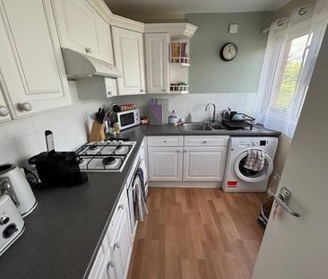 Briarleas Gardens, Upminster, RM14 - Photo 2