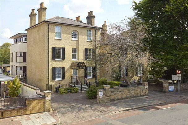 Well presented 2 bedroom second floor apartment for rent in Cambridge convenient for the City centre, Addenbrookes and station. Large balcony. Allocated parking. GCH. Unfurnished. - Photo 1