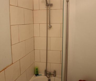 3 bedroom flat to rent - Photo 5