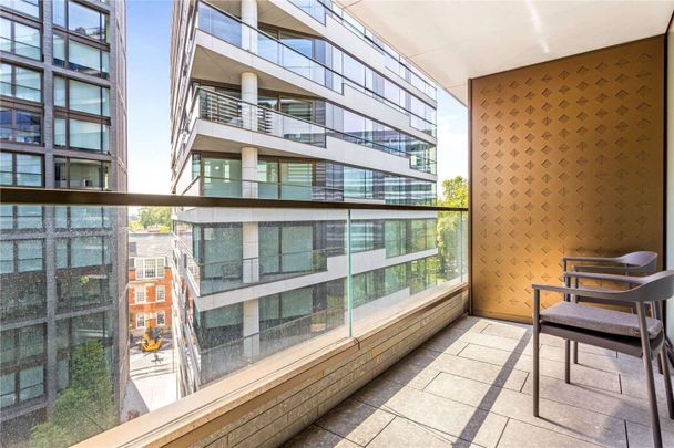 A stunning four bedroom apartment situated on the fourth floor of the prestigious One Tower Bridge development. - Photo 1