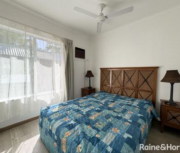 2 BEDROOM : 1 BATHROOM : FULLY FURNISHED : POOL - Photo 4