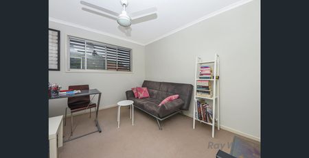 Secure & quiet complex - super modern townhouse! - Photo 5