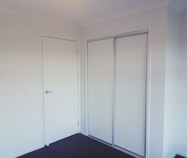Spacious Four-Bedroom Townhouse Opposite Bells Reserve! - Photo 2
