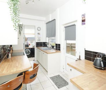 2 bedroom terraced house to rent - Photo 3