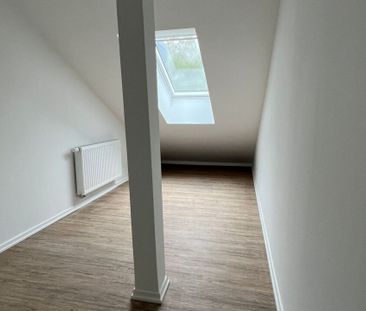 Top moderne 1,5-Zimmer-Dachgeschoss-Zimmer-Wohnung / zentral gelegen ! - Photo 3