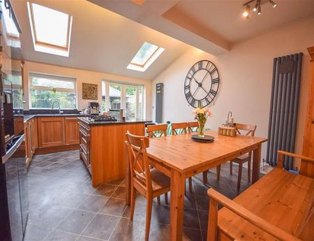 Lorna Grove, Cheadle - Photo 5