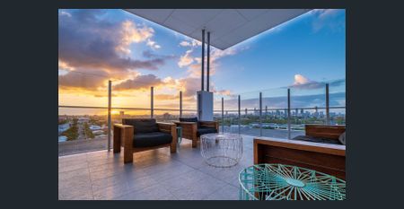 Stylish one bedroom unit plus a multi purpose room and secure car parking - Photo 4