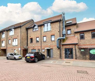 The Broadway, Farnham Common, Farnham Common, SL2 - Photo 3