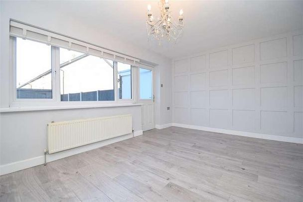 Leatham Park Road, Featherstone, WF7 - Photo 1