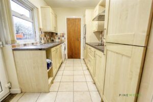 2 BEDROOM House - Terraced - Photo 4