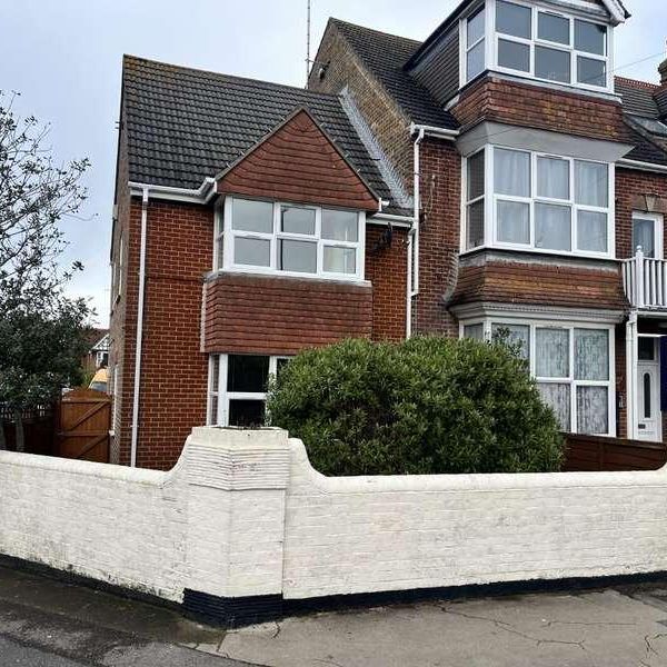 Richmond Avenue West, Bognor Regis, PO21 - Photo 1