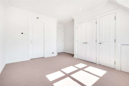 Stunning three bedroom apartment in the exclusive Barnes Waterside development - Photo 3