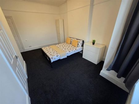 5 bedroom apartment to rent - Photo 4