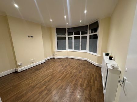 2 Bed Maisonette, Melfort Road, CR7 - Photo 2