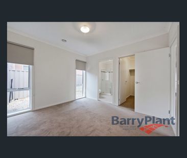 Beautiful home in Point Cook - Photo 6