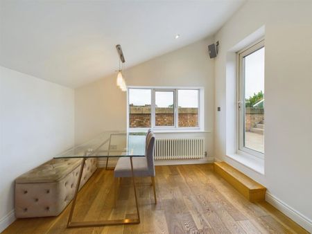 Winterton Court, Lower Teddington Road, Hampton Wick, KT1 - Photo 3