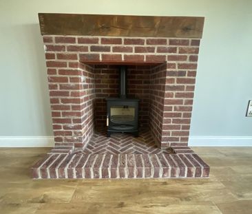 4 bedroom house - detached to rent - Photo 1