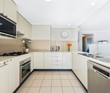 Bay-side Estate Living - Photo 2