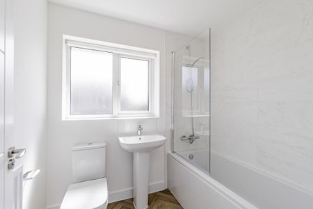 3 bedroom semi-detached house to rent - Photo 3