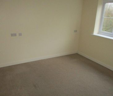 3 bedroom flat to rent - Photo 2